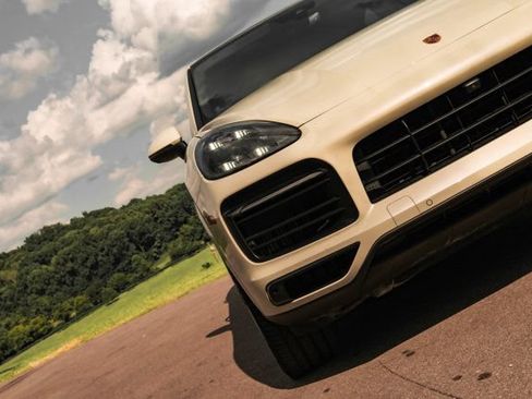 Used 2022 Porsche Cayenne Coupe AWD/4WD image 14
