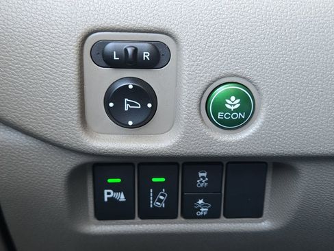 Certified 2018 Honda Pilot Touring image 29