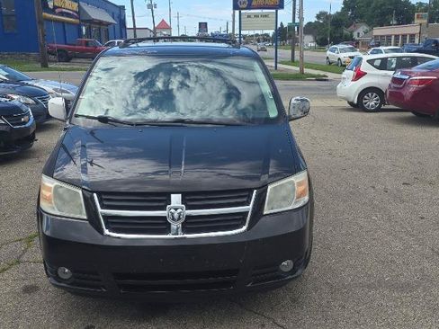 Used 2010 Dodge Grand Caravan SXT FWD image 2