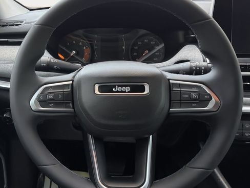 Used 2022 Jeep Compass Latitude AWD/4WD image 17