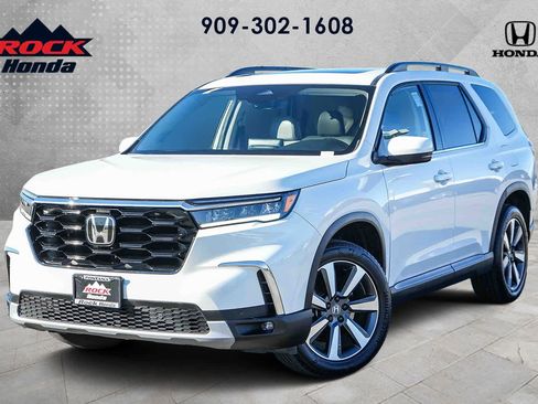 Certified 2025 Honda Pilot Touring image 1