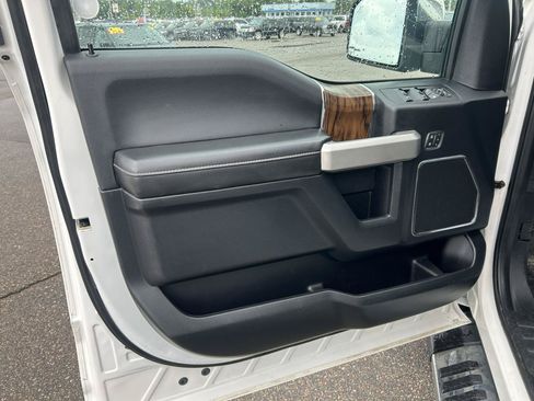 Used 2019 Ford F150 Lariat w/ Equipment Group 502A Luxury AWD/4WD image 14