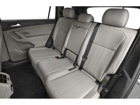 Used 2024 Volkswagen Tiguan SE R-Line FWD image 11