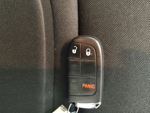 Used 2021 Jeep Renegade Latitude FWD image 32