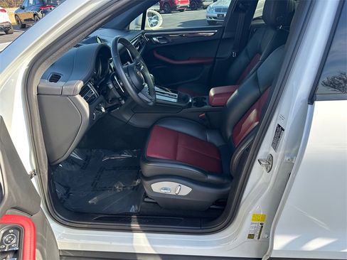 Used 2022 Porsche Macan image 9