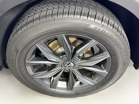 Used 2023 Volkswagen Tiguan SE image 30