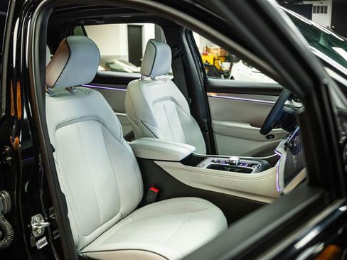 Used 2025 Jeep Wagoneer S Limited image 14