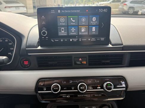 Used 2025 Honda Pilot EX-L image 16