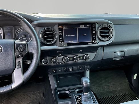 Used 2020 Toyota Tacoma TRD Sport w/ Technology Package image 9