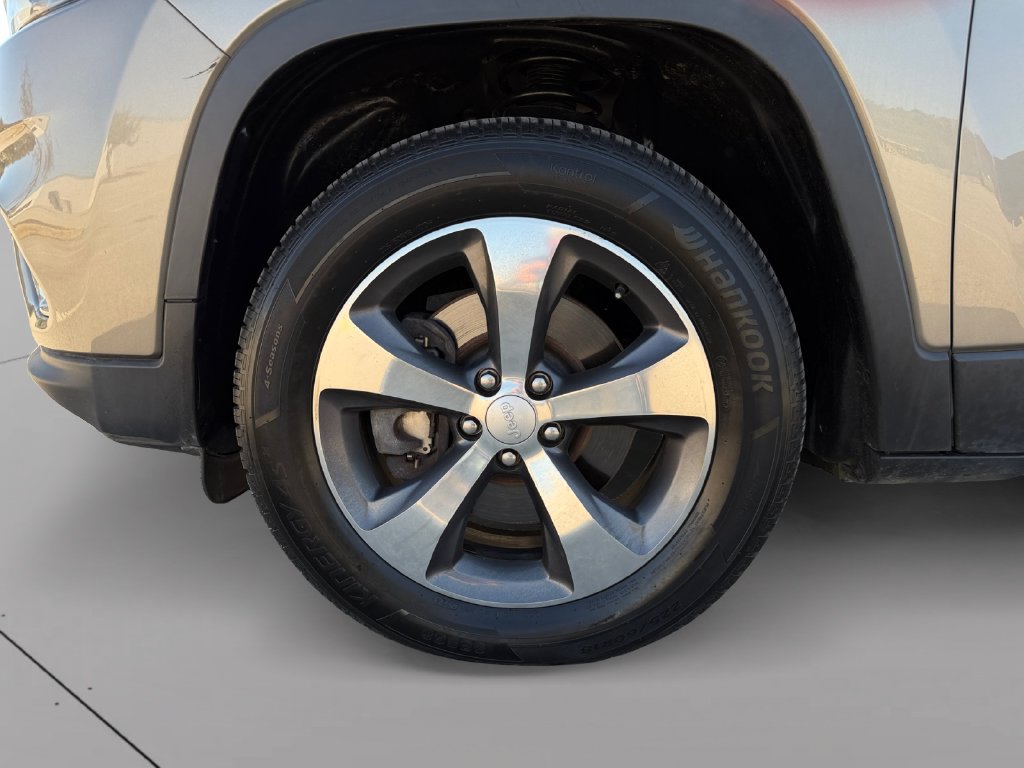 Used 2020 Jeep Cherokee Limited AWD/4WD image 26