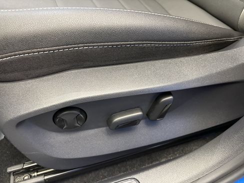 Used 2023 Volkswagen Taos SE image 13