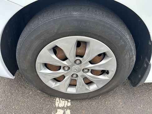 Used 2016 Hyundai Accent SE w/ Option Group 02 image 8