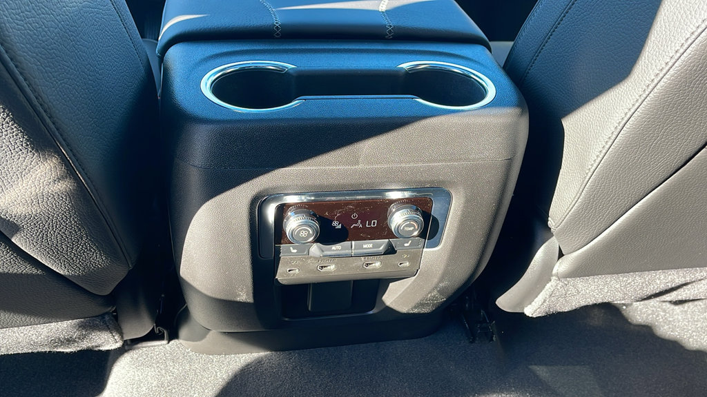 New 2026 GMC Yukon Denali w/ Denali Reserve Package AWD/4WD image 19