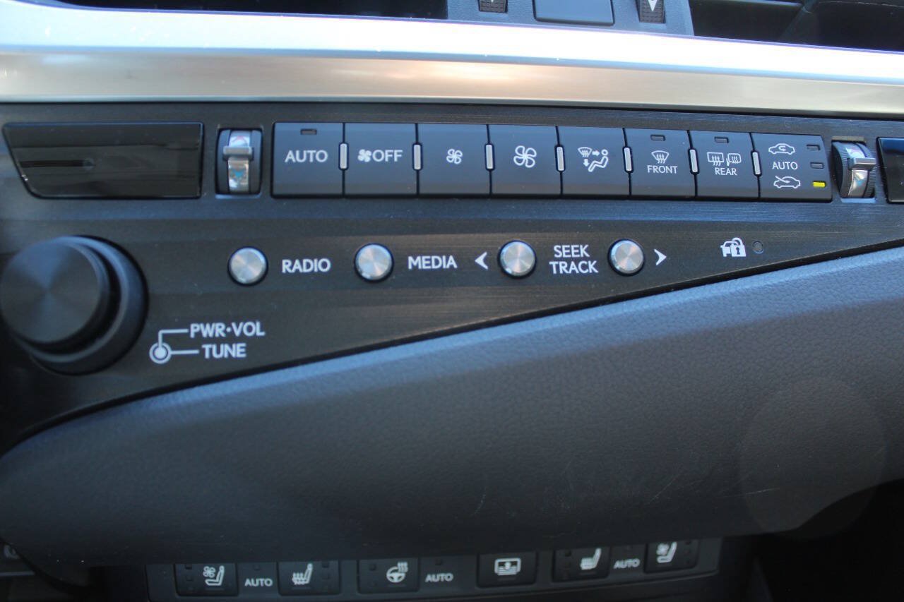 Used 2020 Lexus ES 300h w/ Accessory Package 2 FWD image 14