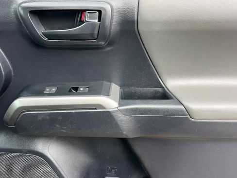 Used 2020 Toyota Tacoma SR5 RWD image 17
