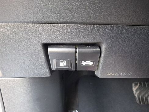 Used 2023 Nissan Versa SV image 24