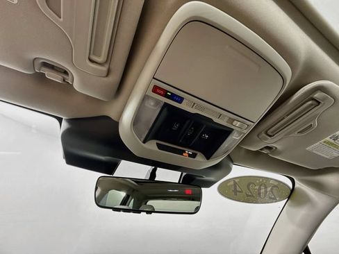 Used 2024 Subaru Forester Premium AWD/4WD image 34