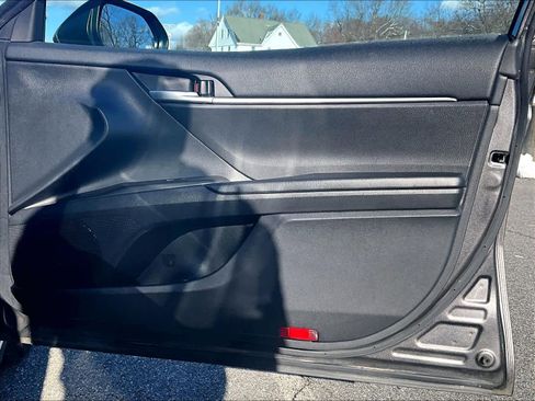 Used 2023 Toyota Camry SE image 12