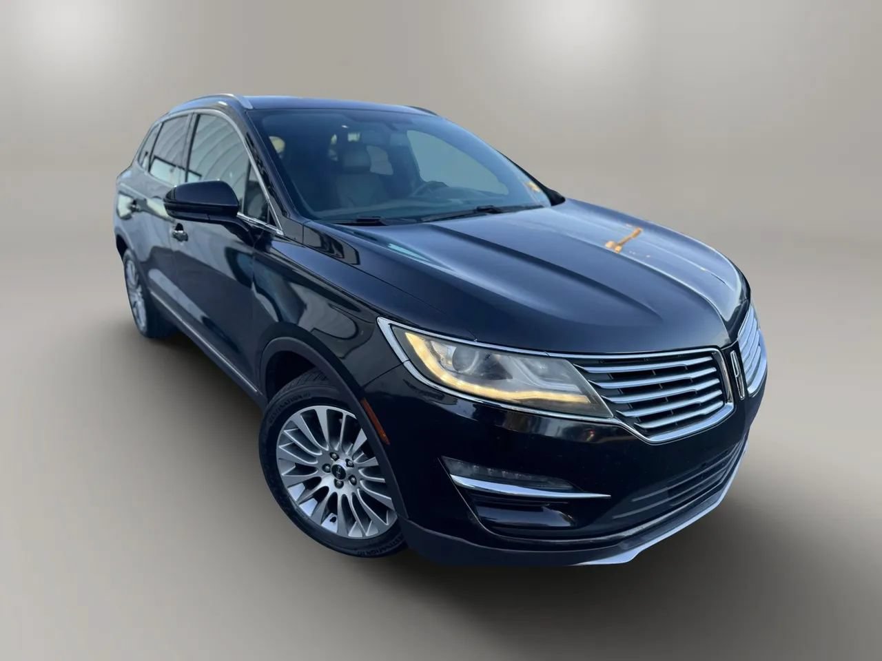 Used 2017 Lincoln MKC Reserve FWD image 2