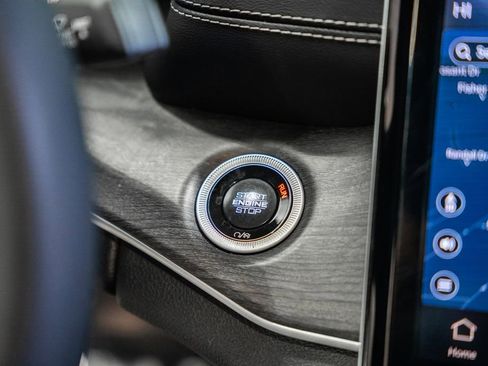 Used 2024 Jeep Grand Cherokee L Limited w/ Luxury Tech Group II image 31