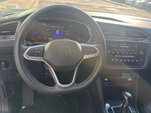 Certified 2023 Volkswagen Tiguan SE FWD image 15