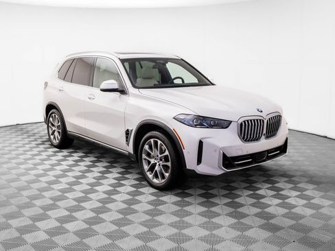 Certified 2024 BMW X5 xDrive40i w/ Premium Package image 7