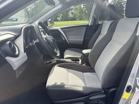 Used 2015 Toyota RAV4 LE FWD image 17