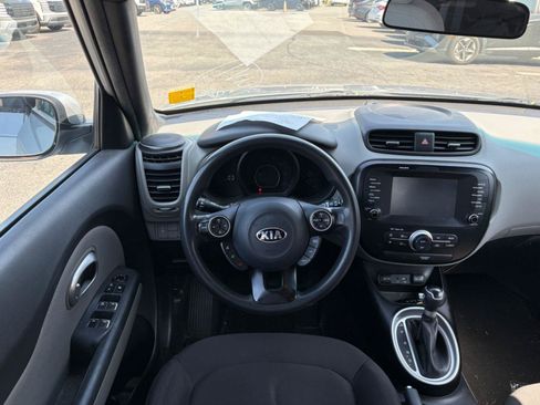 Used 2018 Kia Soul w/ Option Group 020 FWD image 19