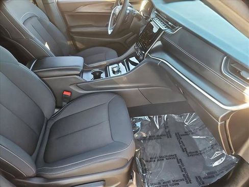 Used 2025 Jeep Grand Cherokee Laredo w/ Luxury Tech Group I AWD/4WD image 27