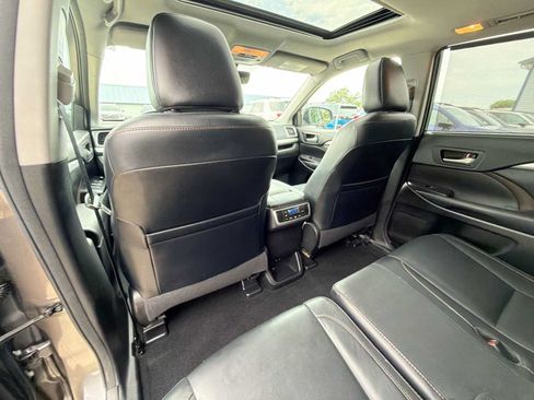 Used 2017 Toyota Highlander XLE AWD/4WD image 15