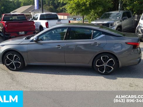 Used 2025 Nissan Altima 2.5 SR FWD image 10
