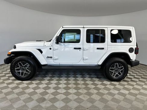 Used 2025 Jeep Wrangler Unlimited Sahara AWD/4WD image 11