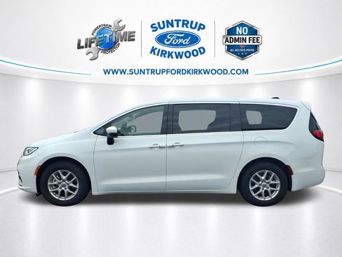 Used 2023 Chrysler Pacifica Touring-L FWD image 22