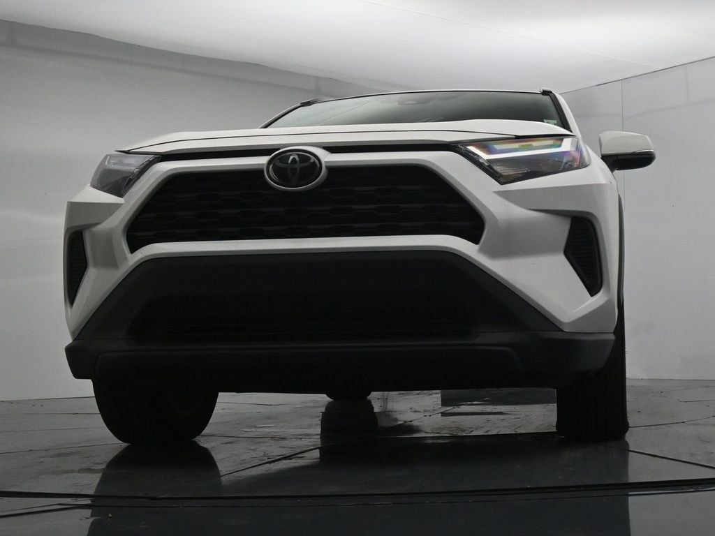 Used 2024 Toyota RAV4 XLE AWD/4WD image 19