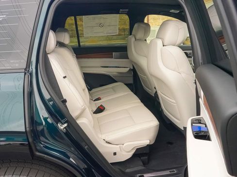 Certified 2026 Cadillac Vistiq Luxury image 10