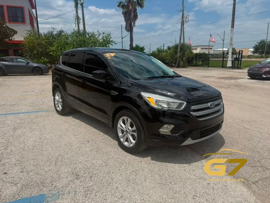 Used 2017 Ford Escape SE FWD image 3