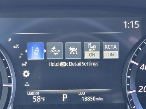 Used 2024 Toyota Highlander XLE image 11