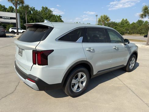 New 2026 Kia Sorento LX FWD image 7