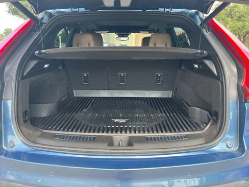 Used 2024 Cadillac XT4 Premium Luxury w/ Technology Package FWD image 28