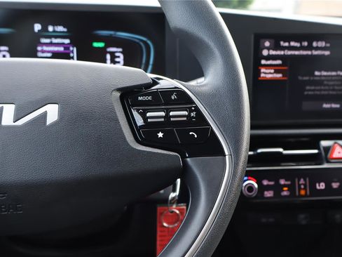Certified 2024 Kia Niro LX FWD image 17
