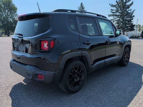 Used 2020 Jeep Renegade Altitude FWD image 3