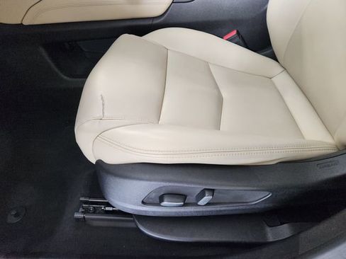 Used 2019 Cadillac XT5 FWD image 24