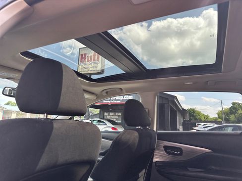 Used 2017 Nissan Murano SV w/ Premium Plus Package AWD/4WD image 12