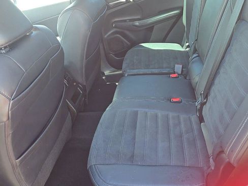 Used 2023 Mitsubishi Outlander SE FWD image 5