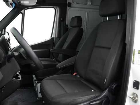 Used 2023 Mercedes-Benz Sprinter 2500 image 13