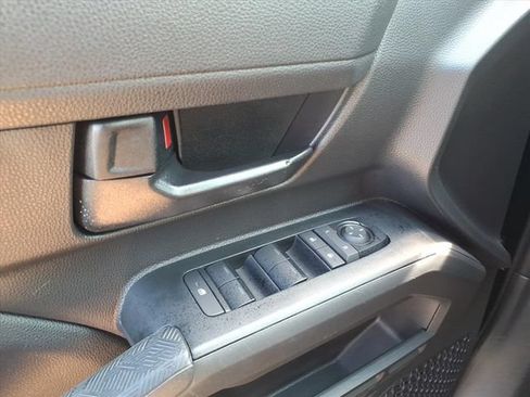 Used 2025 Toyota Tacoma SR w/ SR Upgrade Package AWD/4WD image 17