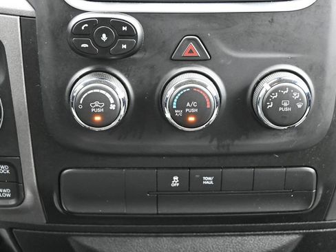 Used 2018 RAM 1500 Express AWD/4WD image 18