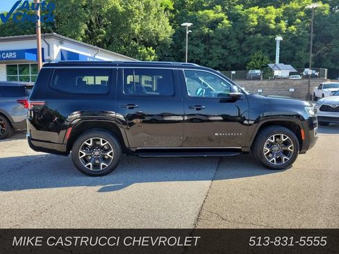 Used 2024 Jeep Wagoneer Series III AWD/4WD image 6