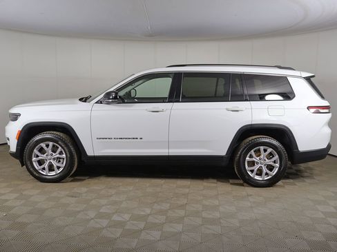 Used 2022 Jeep Grand Cherokee L Limited AWD/4WD image 16