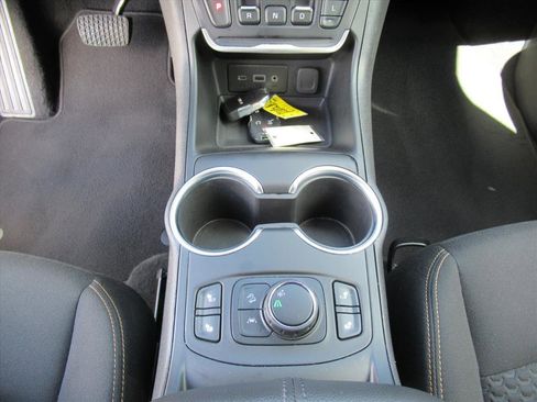 Used 2020 GMC Terrain SLE w/ Driver Convenience Package image 26